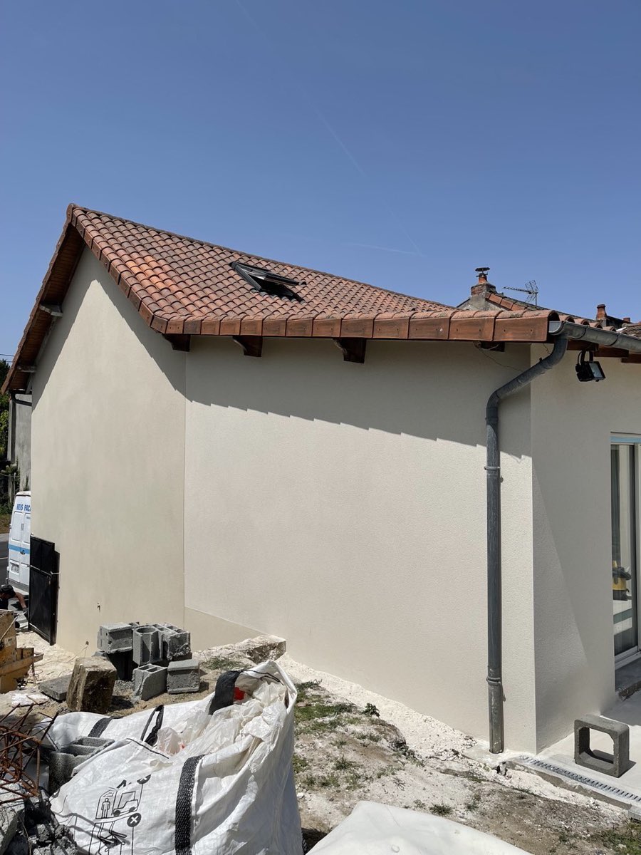 Le même pignon après application d'un enduit clair par REIS façade